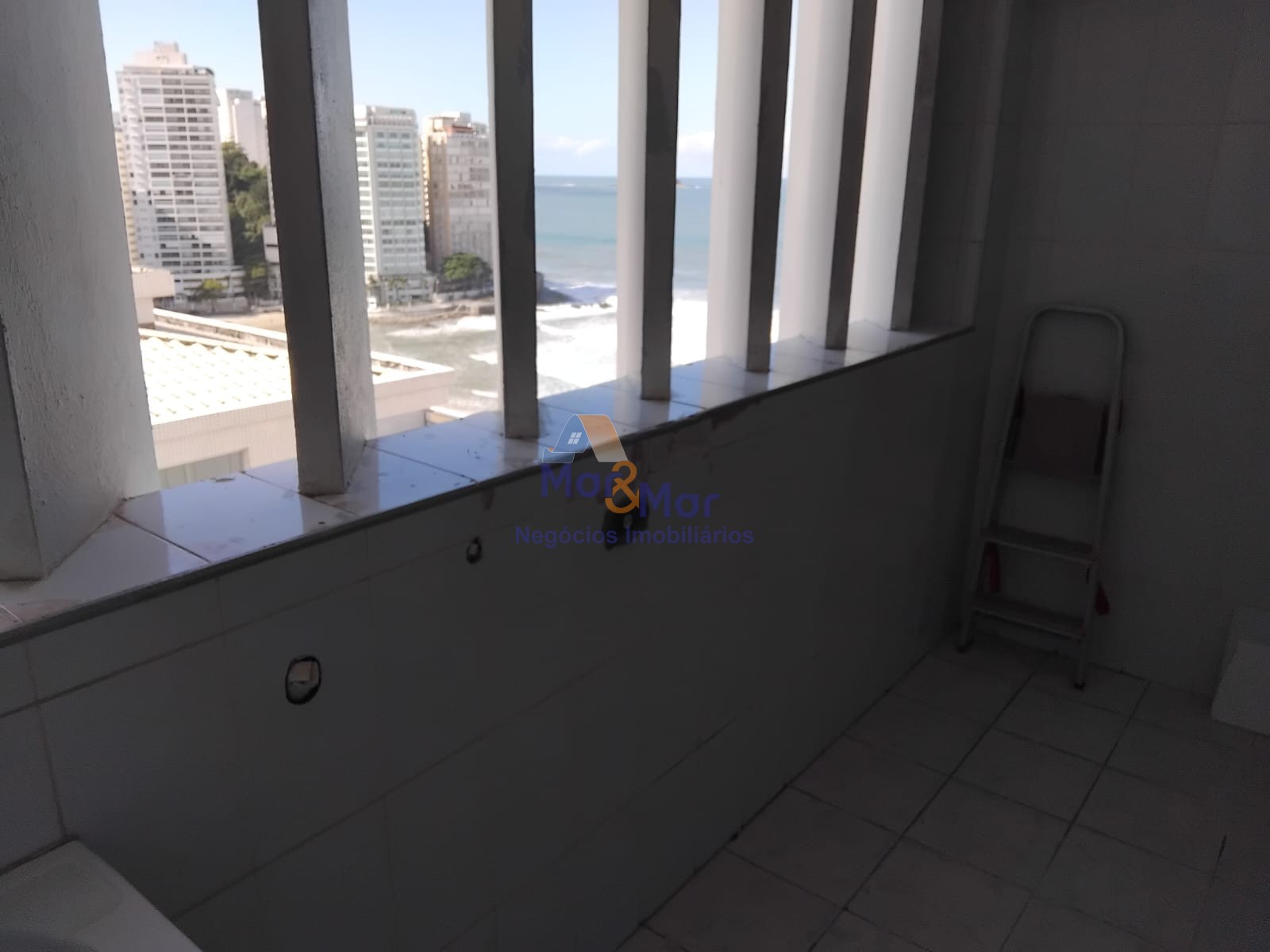 Apartamento-4-dormitorios-Pitangueiras - Centro