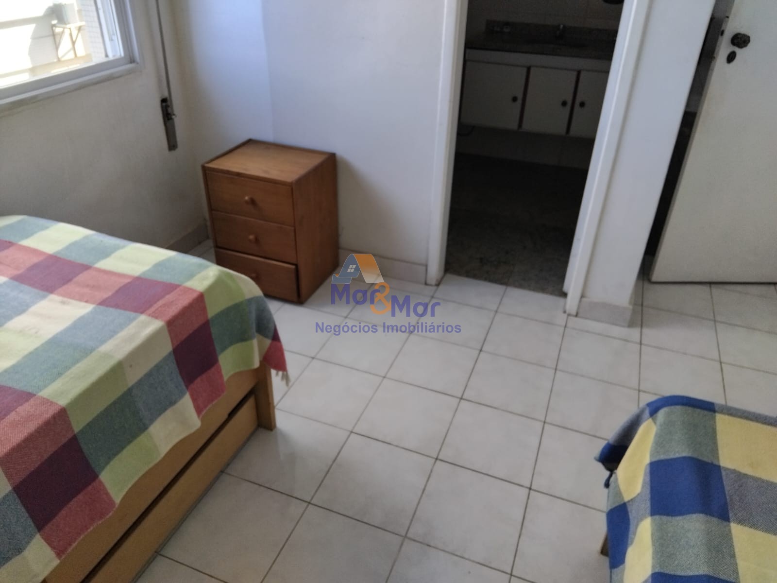 Apartamento-4-dormitorios-Pitangueiras - Centro
