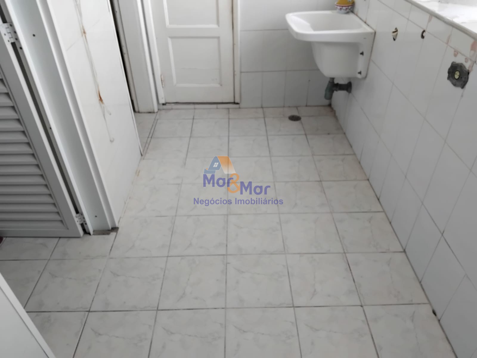 Apartamento-4-dormitorios-Pitangueiras - Centro