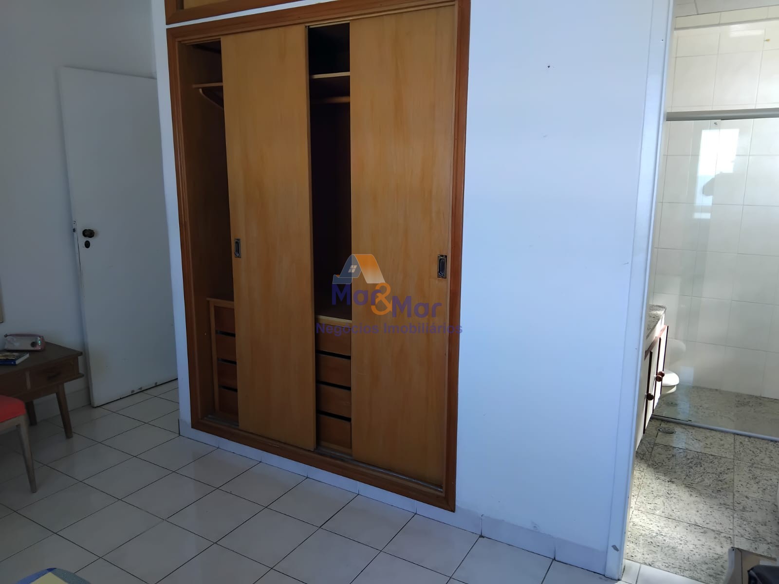 Apartamento-4-dormitorios-Pitangueiras - Centro