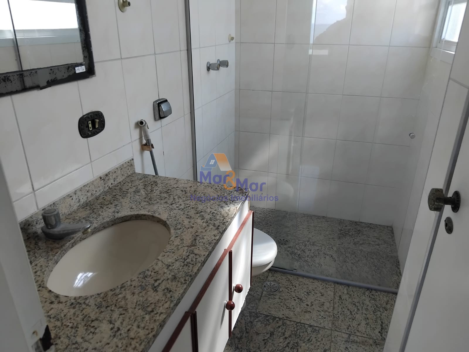 Apartamento-4-dormitorios-Pitangueiras - Centro
