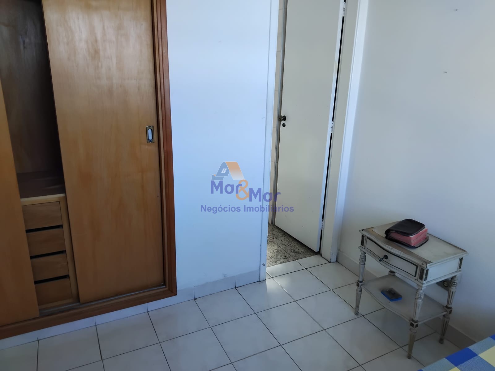 Apartamento-4-dormitorios-Pitangueiras - Centro