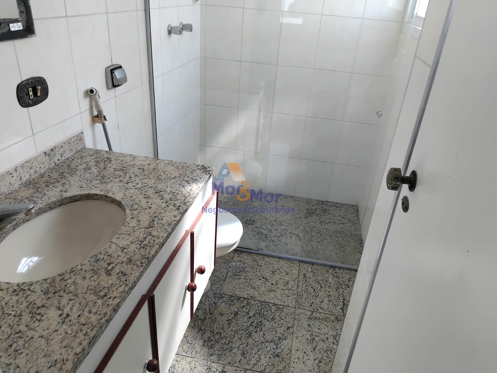 Apartamento-4-dormitorios-Pitangueiras - Centro