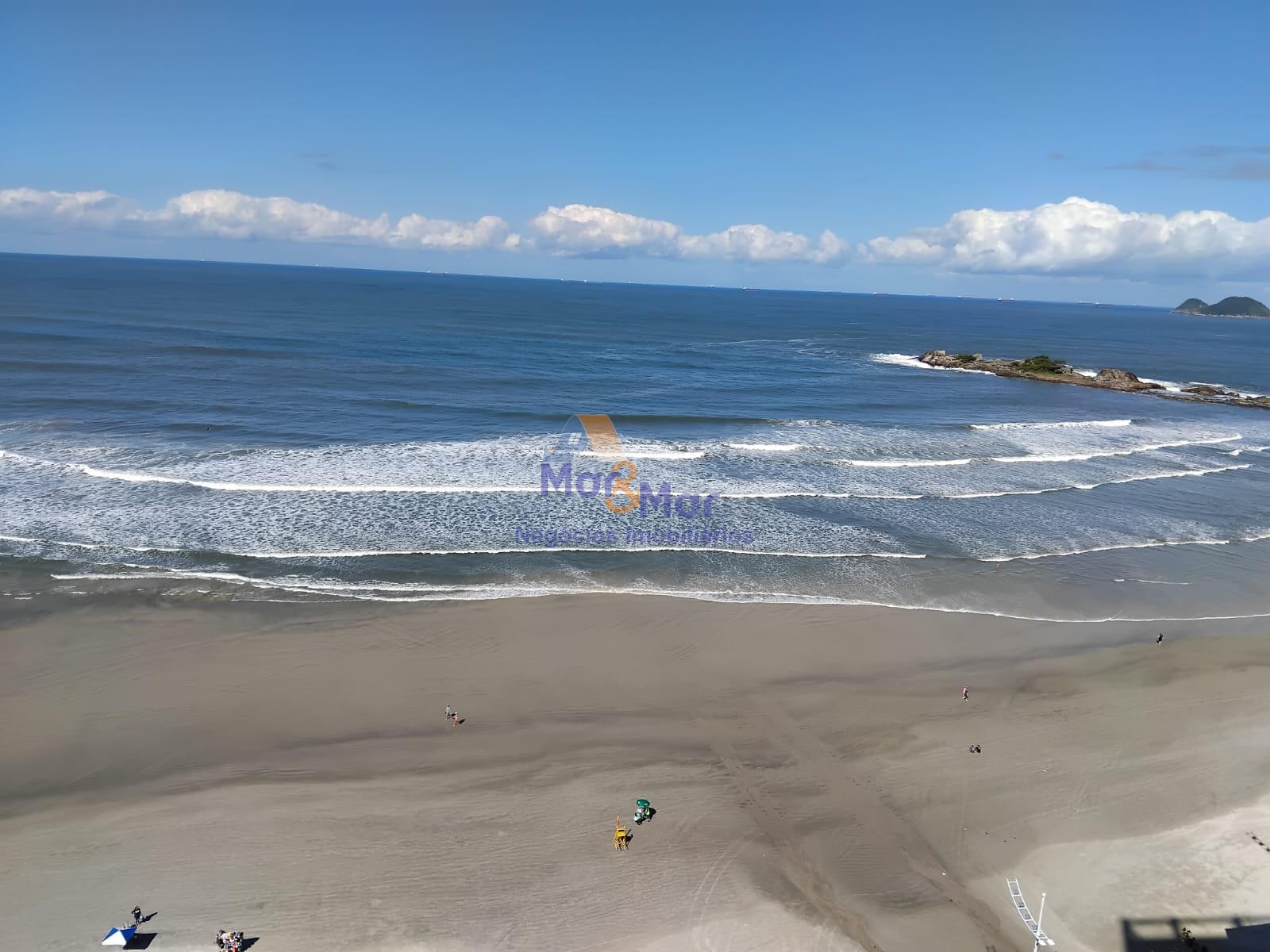 Apartamento-4-dormitorios-Pitangueiras - Centro