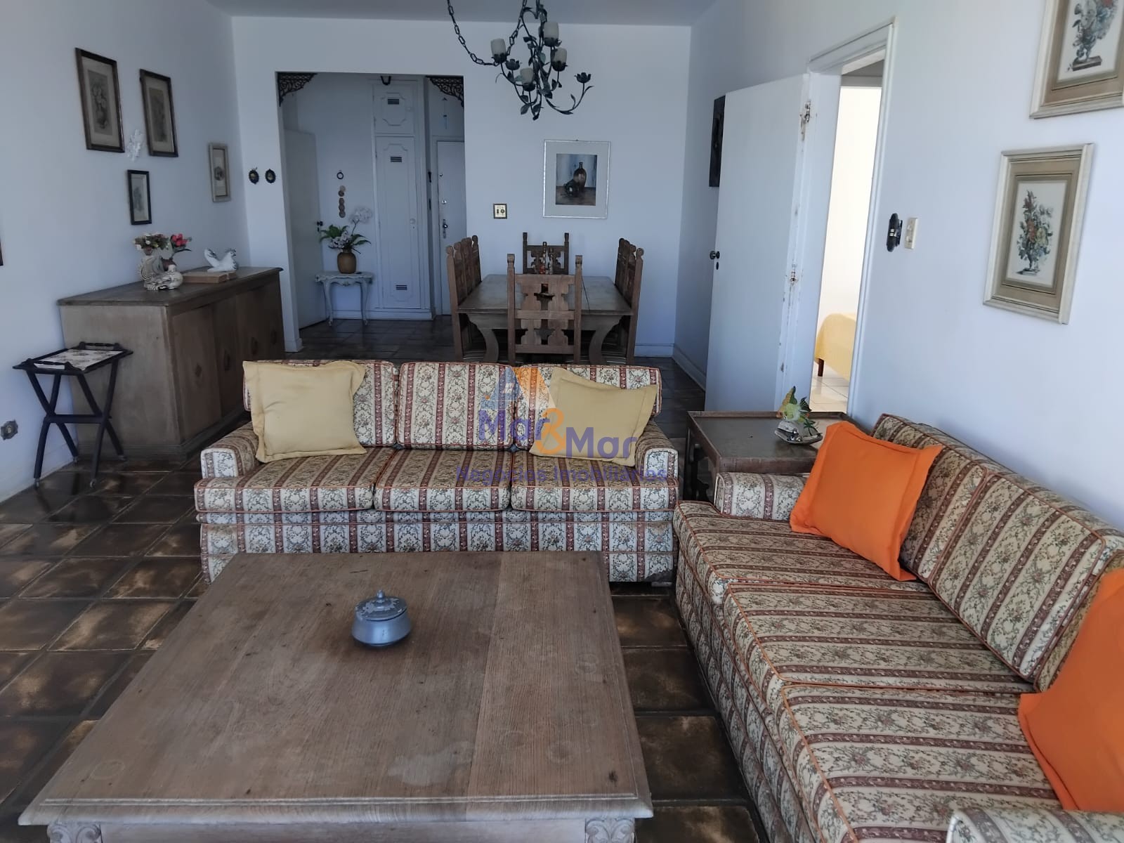 Apartamento-4-dormitorios-Pitangueiras - Centro