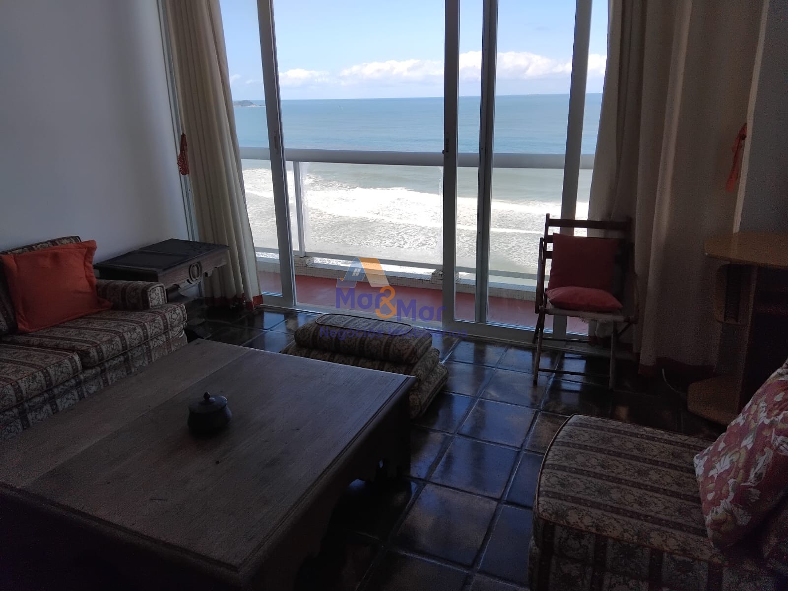 Apartamento-4-dormitorios-Pitangueiras - Centro