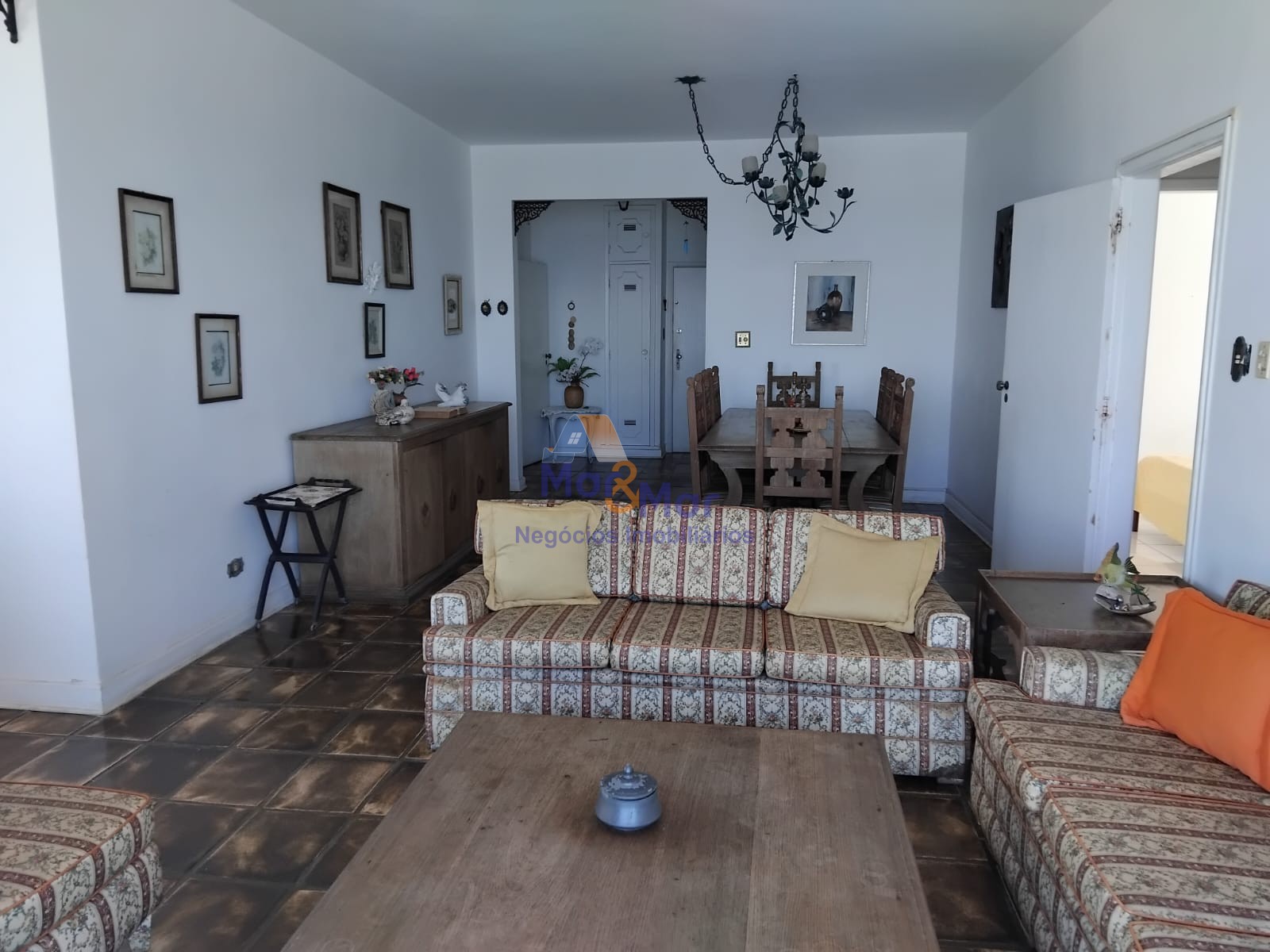 Apartamento-4-dormitorios-Pitangueiras - Centro