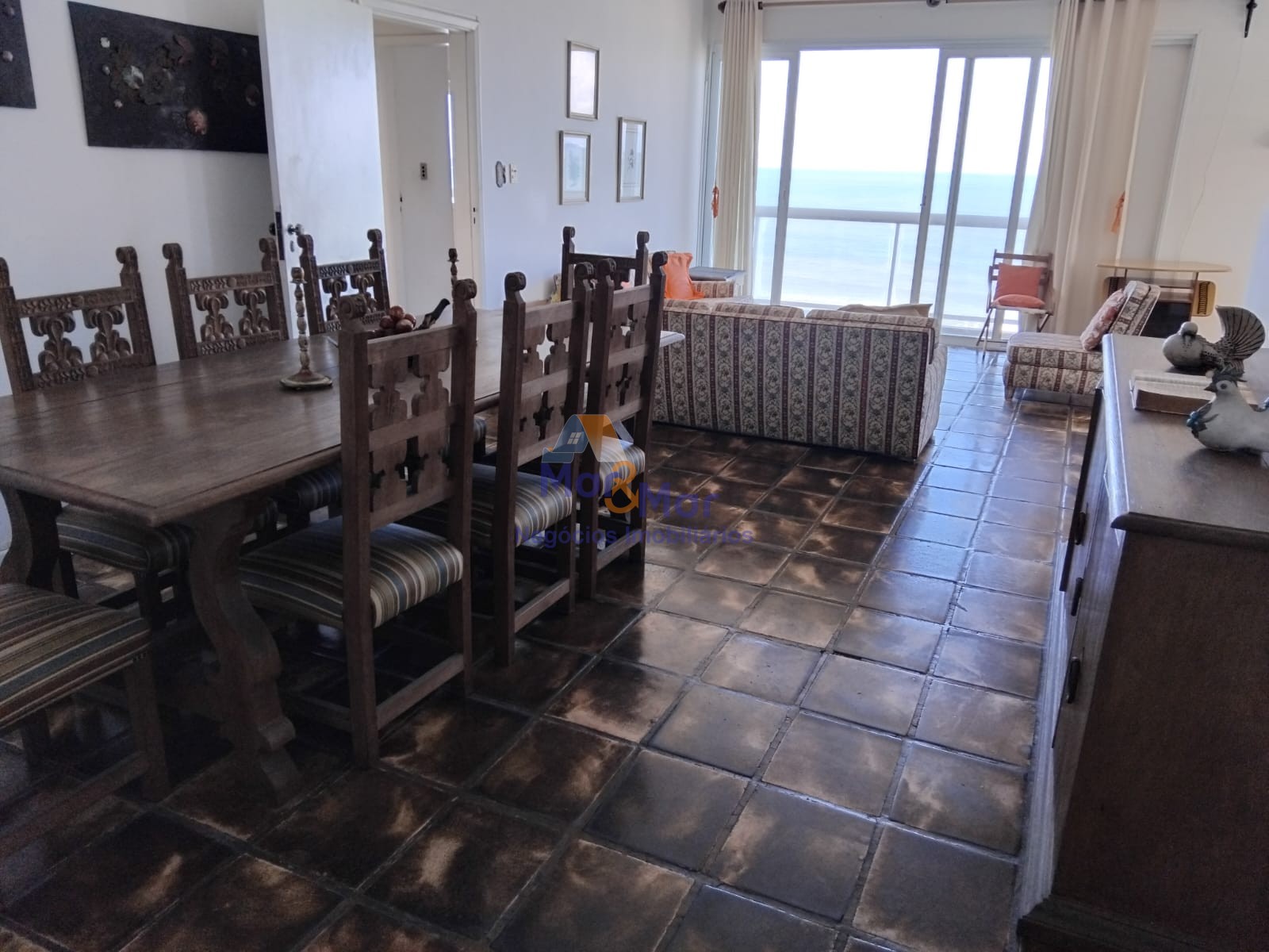 Apartamento-4-dormitorios-Pitangueiras - Centro