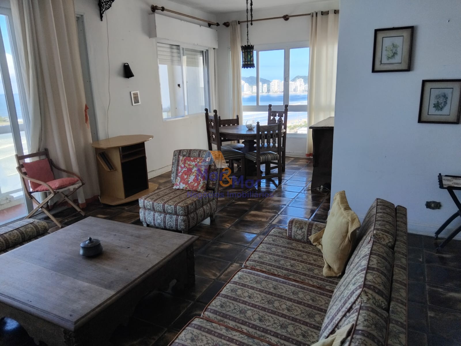 Apartamento-4-dormitorios-Pitangueiras - Centro