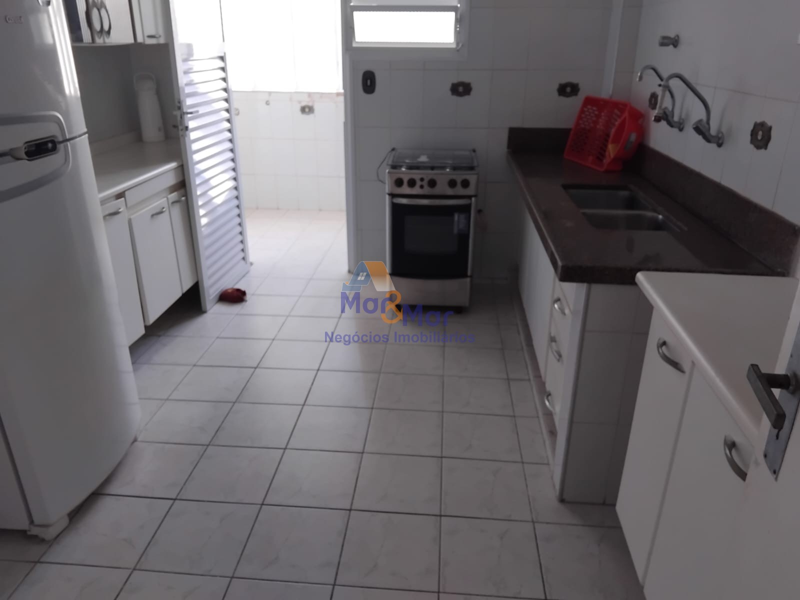 Apartamento-4-dormitorios-Pitangueiras - Centro